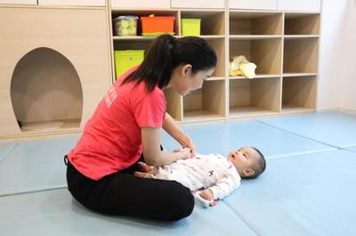 精準(zhǔn)回應(yīng)社會(huì)需求，紐諾教育率先推出1歲以下托嬰服務(wù)，完善嬰幼兒照護(hù)體系